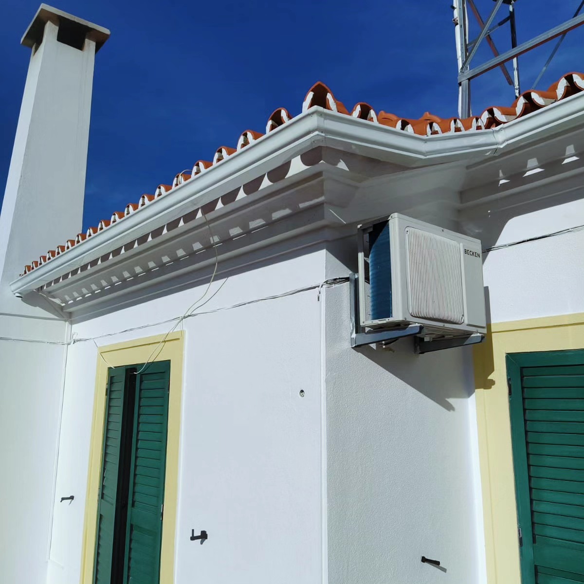 Caleira contínua instalada em casa alentejana